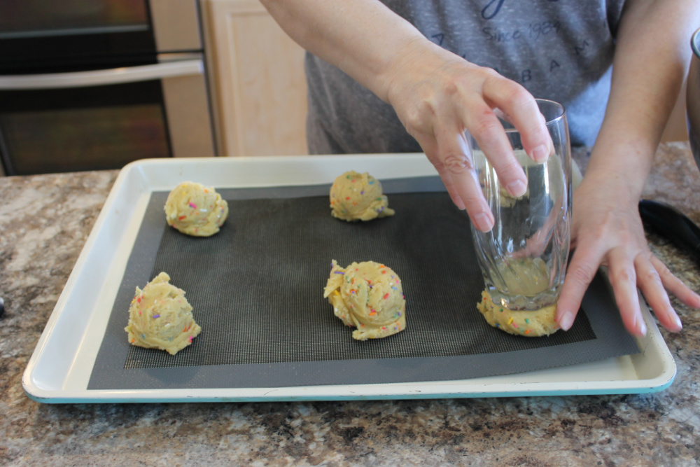 how to flatten crumbl cookie dough